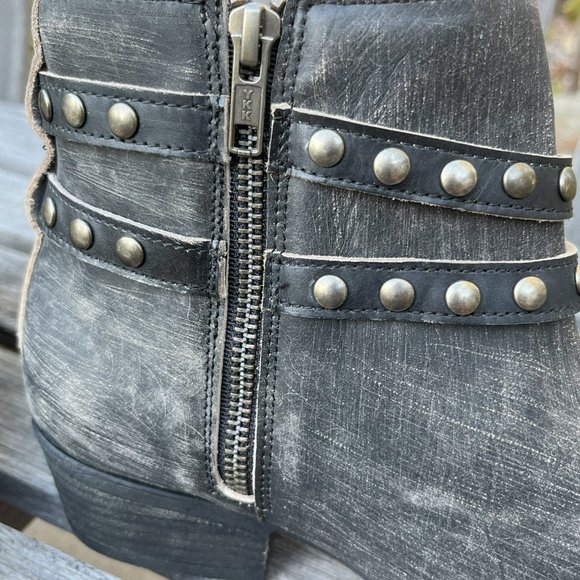 Circle G New, Never Worn, Western Style Leather Booties, Size 9.5 - Picture 9 of 12